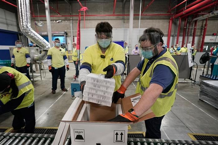 Канада ги доби првите дози од вакцината на „Фајзер“ и „Бионтек’’