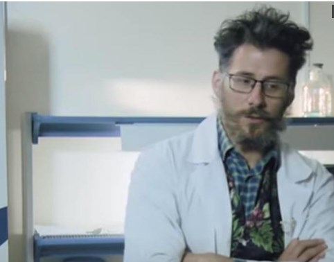 Паднал од прозорец во долнa облека: Руски научник кој работеше на вакцината за корона пронајден мртов