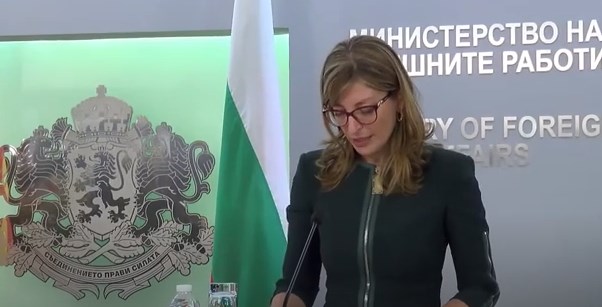 Потсети на одлуката на Парламентот: Захариева порача дека кој и да дојде на власт во Бугарија ќе има ист став кон Македонија