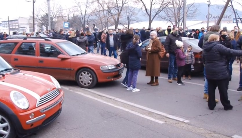 Живи не закопавте: Koчанчани излегоа на протест против загадувањето