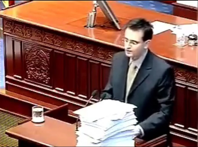 „Што си дробел, тоа ќе сркаш“ му порача Милошоски на Заев потсетувајќи на 2.300 амандмани поднесени од СДСМ