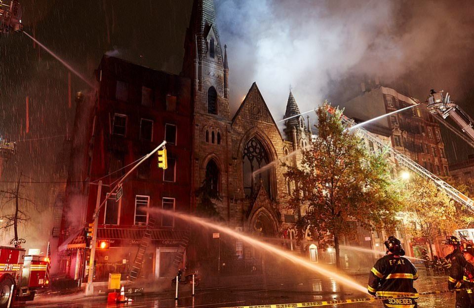 Изгоре историска црква на Менхетен во Њујорк