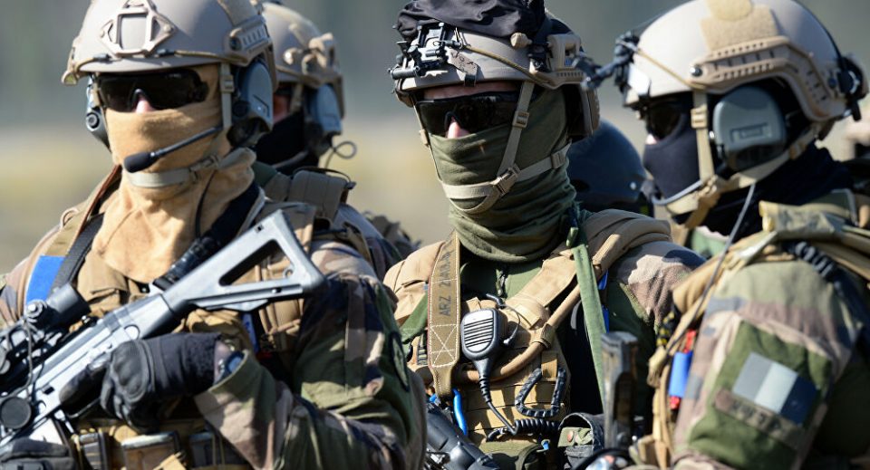 Тројца француски војници убиени при бомбашки напад во Мали