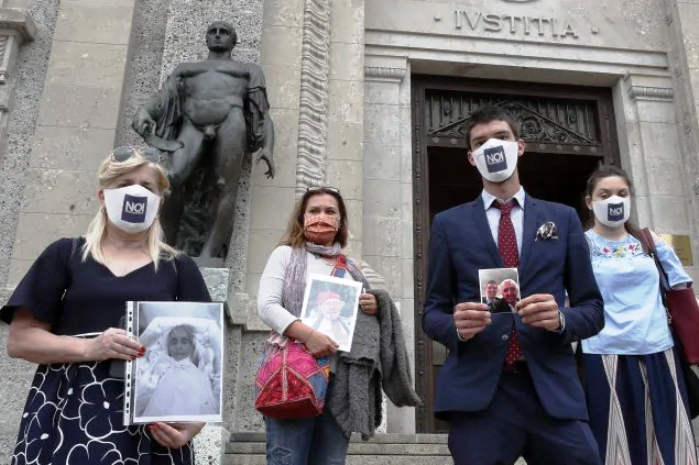 Семејства на починати од корона во Италија бараат одговорност и отштета за смртта на скоро 70 илјади луѓе