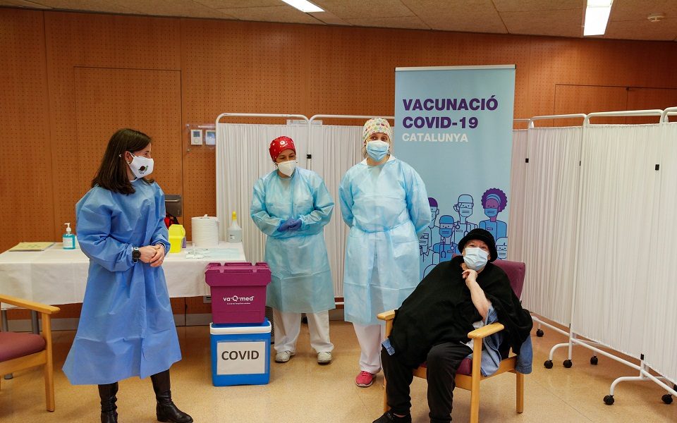 Мадрид ја прекина вакцинацијата: Ја обвини ЕУ поради доцнењето на вакцините