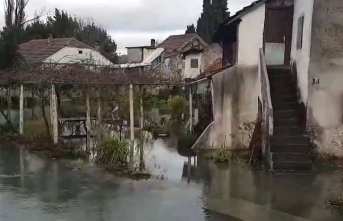 Поплавени куќи, имоти и патишта: Се излеаја неколку реки во Херцеговина