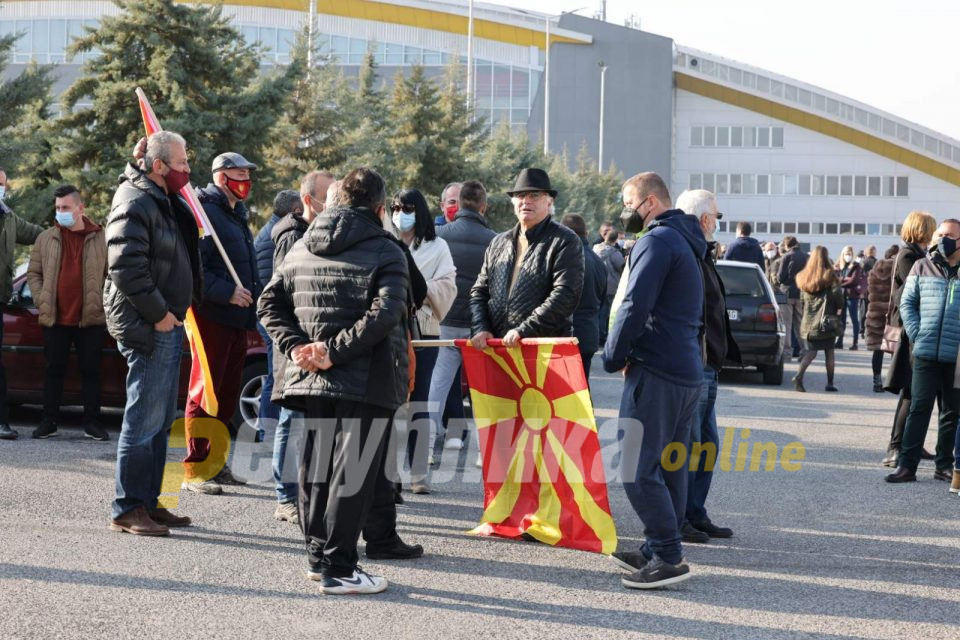 ВО ЖИВО: Протест „Или Заев или Македонија, оставка сега за да не биде предоцна“