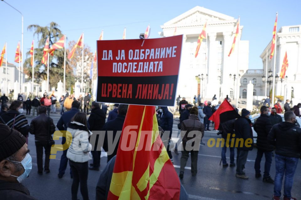 Следете во живо: Скопје и денеска блокирано, ВМРО-ДПМНЕ протестира на три локации