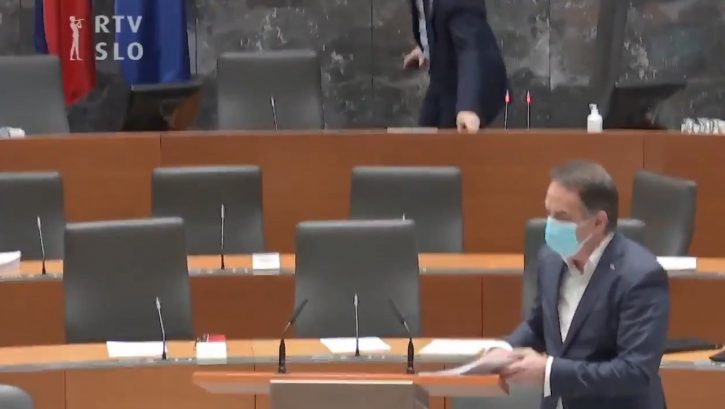 Пратениците на Словенија избегаа од Парламентот за време на земјотресот во Петриње