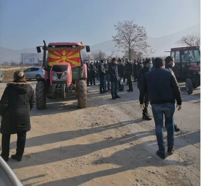 Тутунарите на протест: Не отстапуваат од барањето да се зголеми откупната цена на тутунот