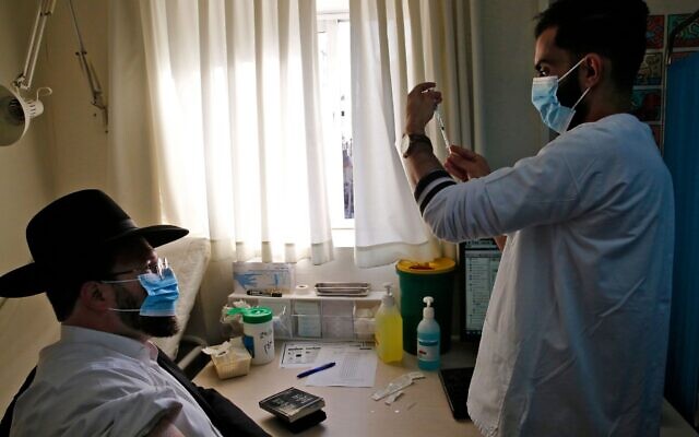 Израел почнува со вакцинација со трета доза од вакцината