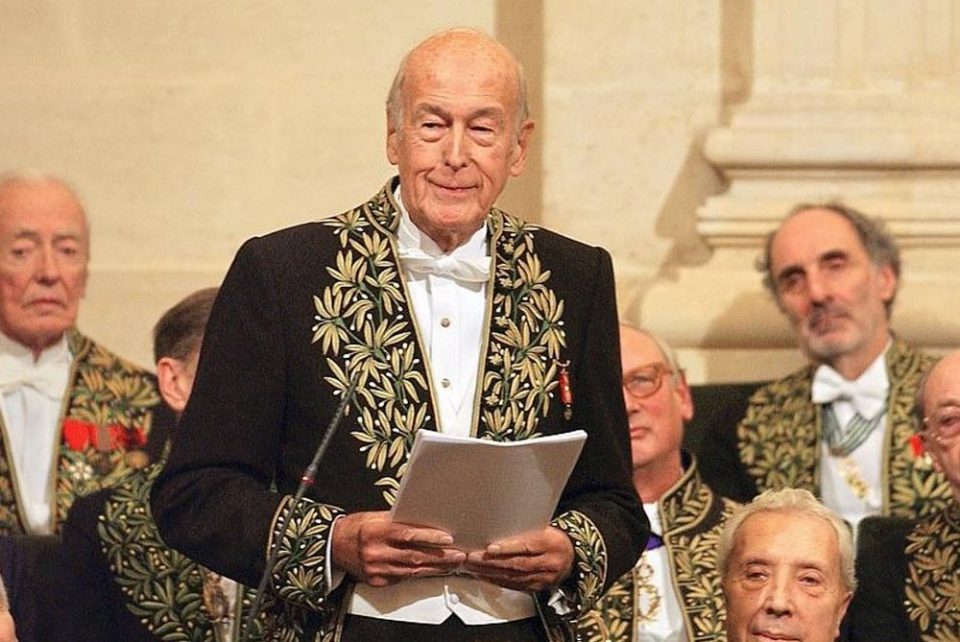 Поранешниот француски претседател почина од корона