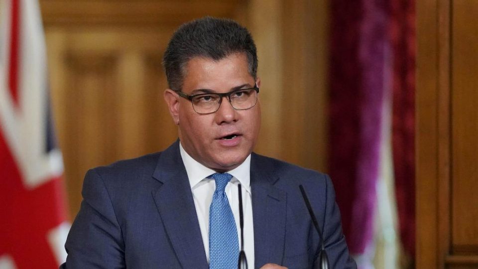 За да има време да се подготви за самит за климатски промени: Британскиот министер за економија понуди оставка