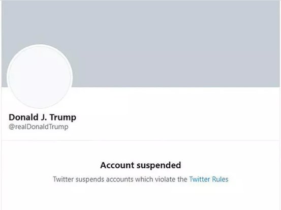 „Твитер“ трајно го блокира Трамп