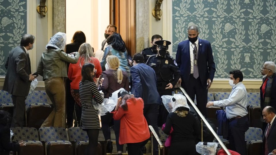 Конгресот е ослободен, уапсени околу 20 лица