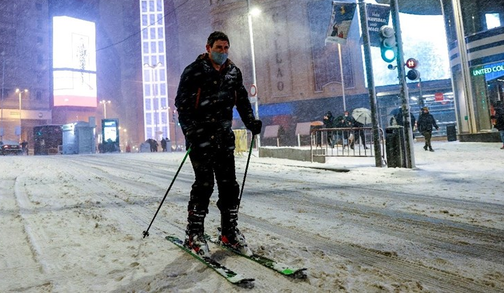 Снегот во Мадрид се претвори во мраз: Секој час во болница завршуваат по 50 луѓе