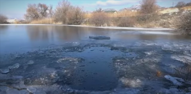 Направен отвор во форма на крст во замрзнатото Плетварско езеро