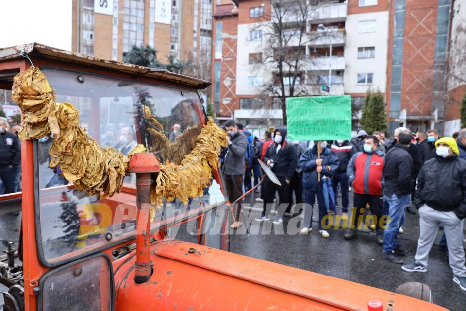 Мицкоски: Заев два месеци ги лаже тутунарите, тутунот стои неоткупен