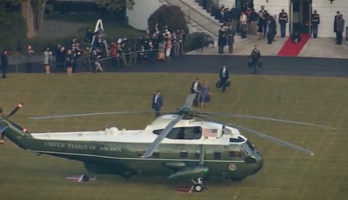 Семејството Трамп ја напушти Белата куќа