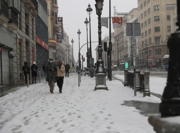 Чудо невидено: Снежно невреме во Шпанија, во Мадрид паѓа силен снег после 10 години