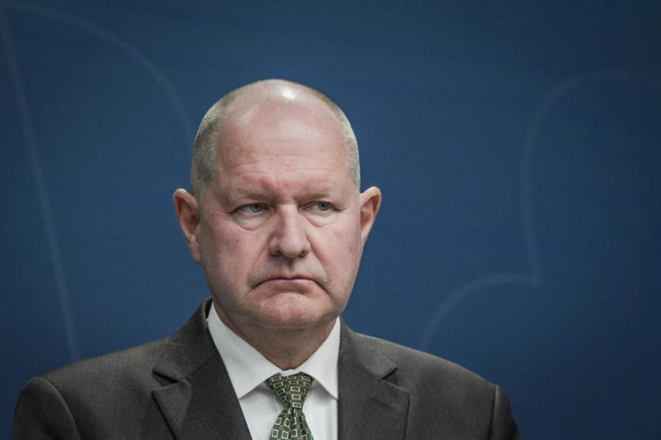 Апелираше граѓаните да не патуваат, а тој „летна“на Канарските острови: Шведски функционер на удар на јавноста