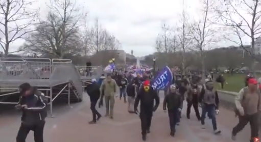 Вооружени цивили во зградата на американскиот Конгрес, во тек е евакуација на државните претставници