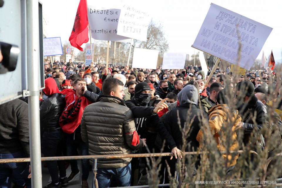 Пола булевари ќе бидат блокирани поради протест за „Монструм“: Скопје утре под посебен режим на сообраќај