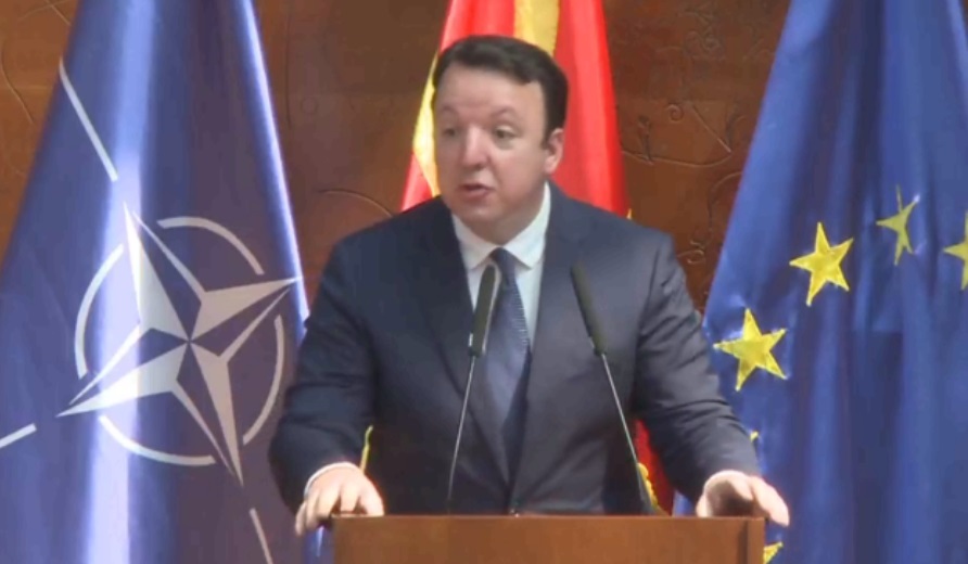 Николоски: До кога платената војска на бегалецот ќе ги тероризира Скопје и неговите граѓани?