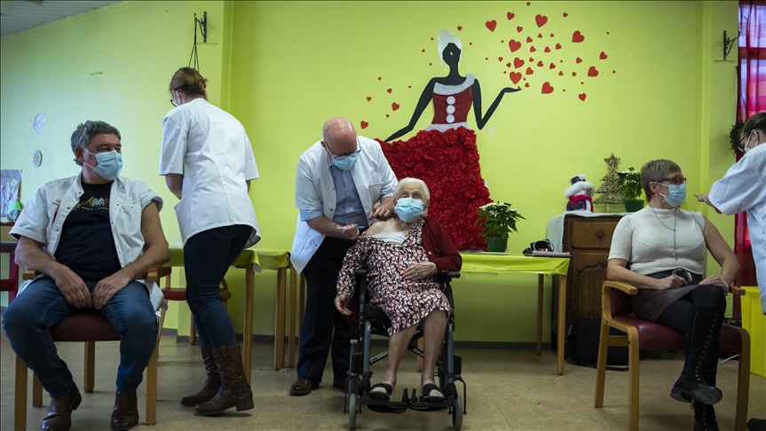 Велика Британија е прва во Европа по бројот на вакцинирани против ковид-19