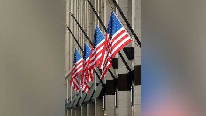 Знамињата во САД пет дена ќе бидат на половина копје