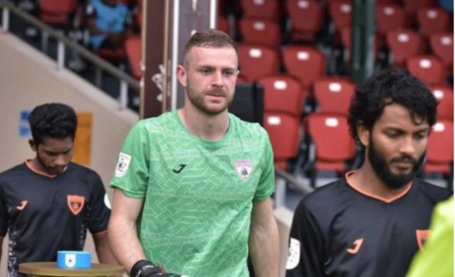 Одбил да се вакцинира со Астра Зенека, па го избркале од клубот