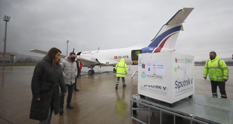 Во Албанија пристигнаа 10 илјади дози на „Спутник V“, донација од Емиратите