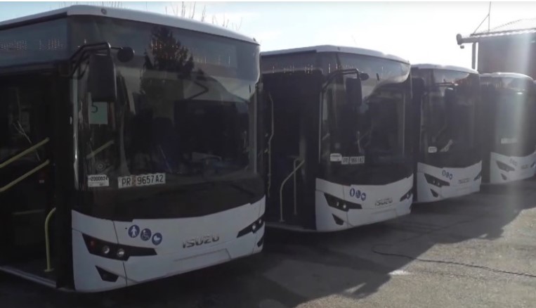 Автобусите стојат на паркинг во Тетово, и по 7 недели сѐ уште не се пуштени во употреба