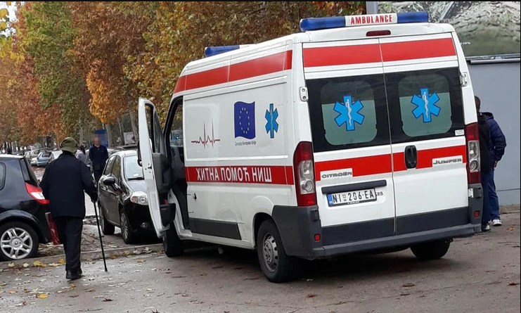 Почина пациент тежок 300 кг, пожарникарите не успеале да го кренат за да го однесат во болница