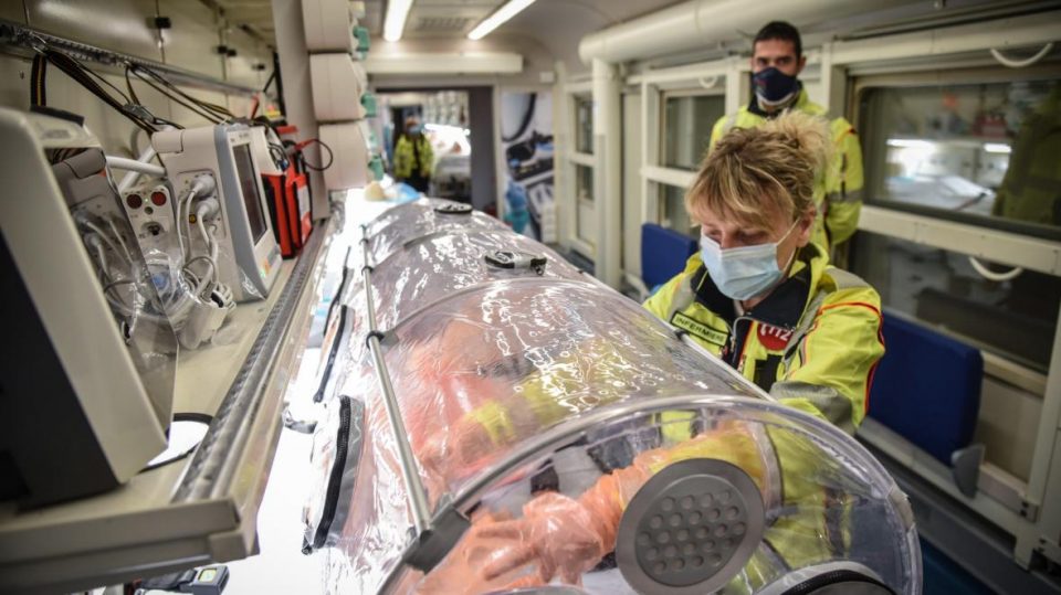 Возот претворен во одделение за интензивна нега претставен на Централната железничка станица во Милано