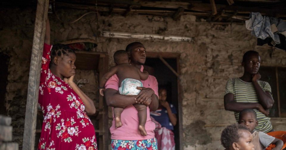 Исламски милитанти сечат глави на деца пред очите на нивните мајки: Ако направев нешто и нас ќе нè убиеја