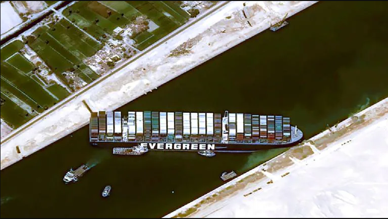 Ослободен заглавениот брод во Суецкиот канал: Речиси 400 бродови ќе може да го поминат теснецот