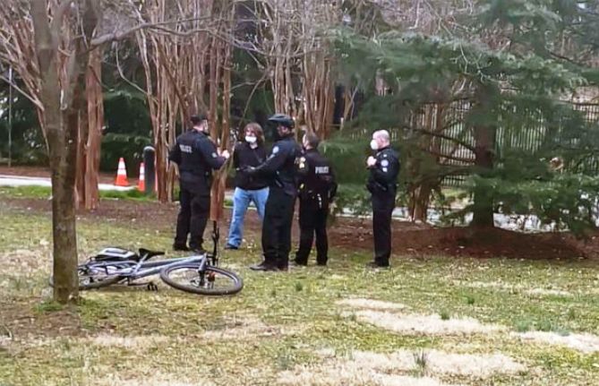 Вооружен маж уапсен во близина на резиденцијата на американската потпретседателка Камала Херис