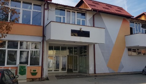 Ќе дојде ли за избори: Седат Пекер или Џадин Адемовски треба да гласа во ова училиште во Чаир