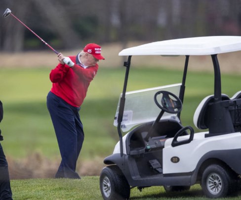 Заминувањето од Белата Куќа го препороди: Tрамп е пресреќен, изгуби седум килограми и постојано игра голф