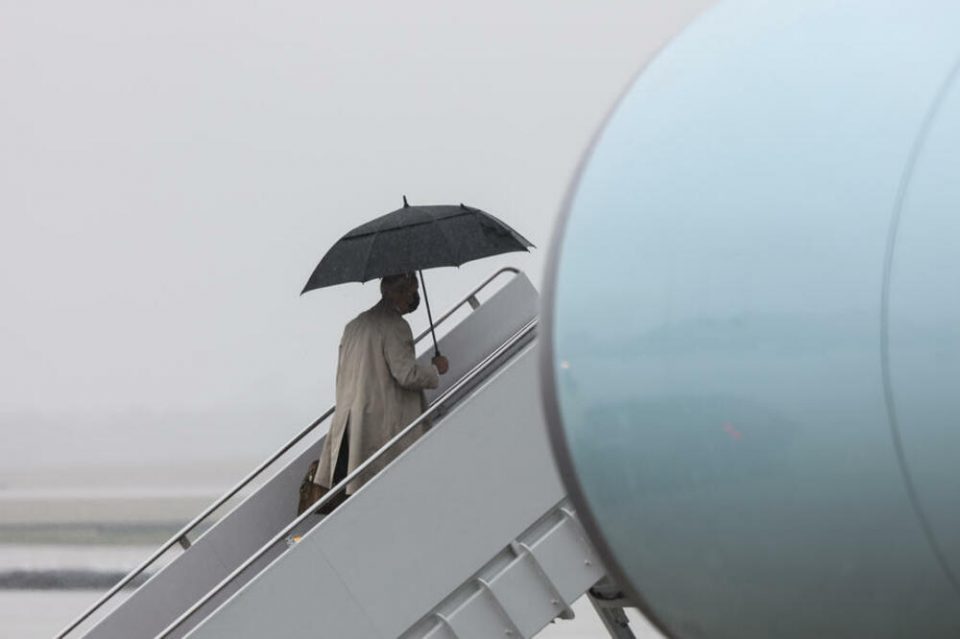 Бајден повторно се лизна на скали: Овојпат имаше повеќе среќа!