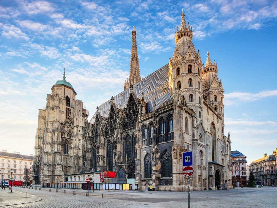 Уапсен 15-годишник со потекло од Македонија, се заканувал дека ќе ја разнесе катедралата во Виена