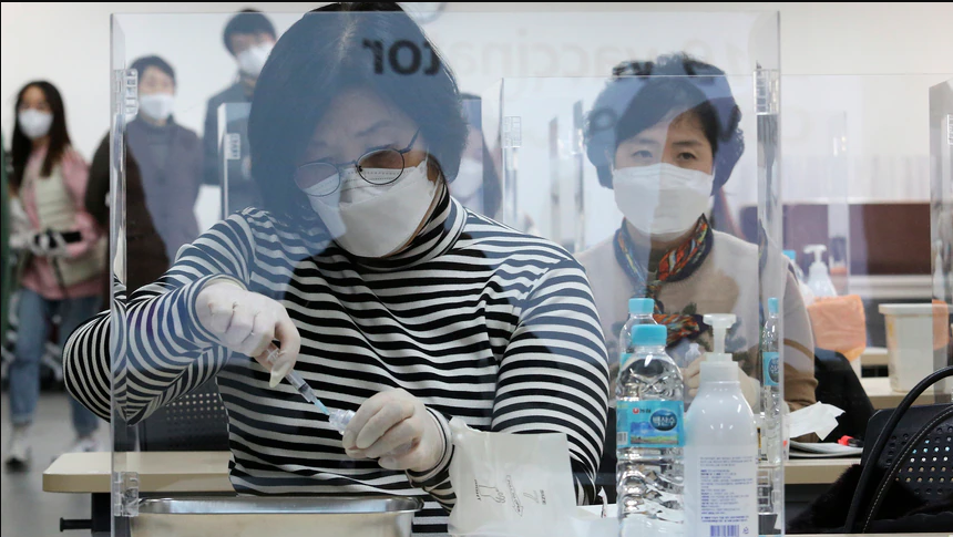 Јужна Кореја ја прекина имунизацијата со Астра Зенека за лица под 60 години