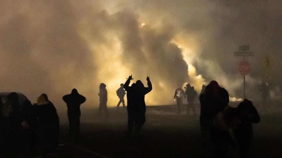 Го критикуваше Трамп, но Бајден сега вели дека насилството на протестите во Минеаполис нема оправдување