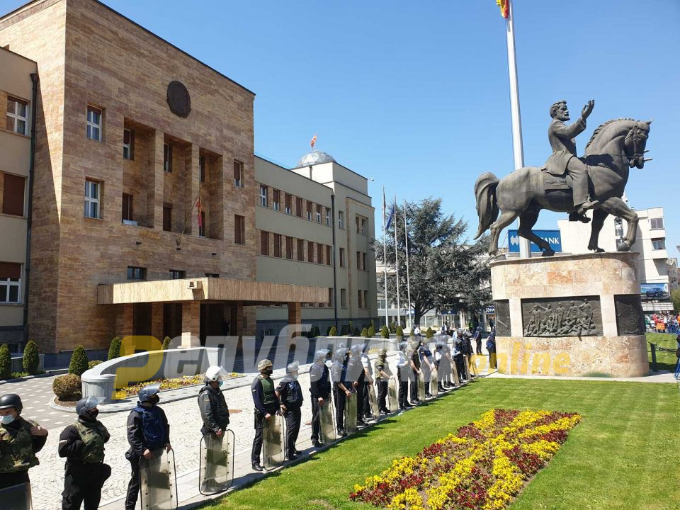 Денеска Собранието е симбол на киднапираната демократија во Македонија
