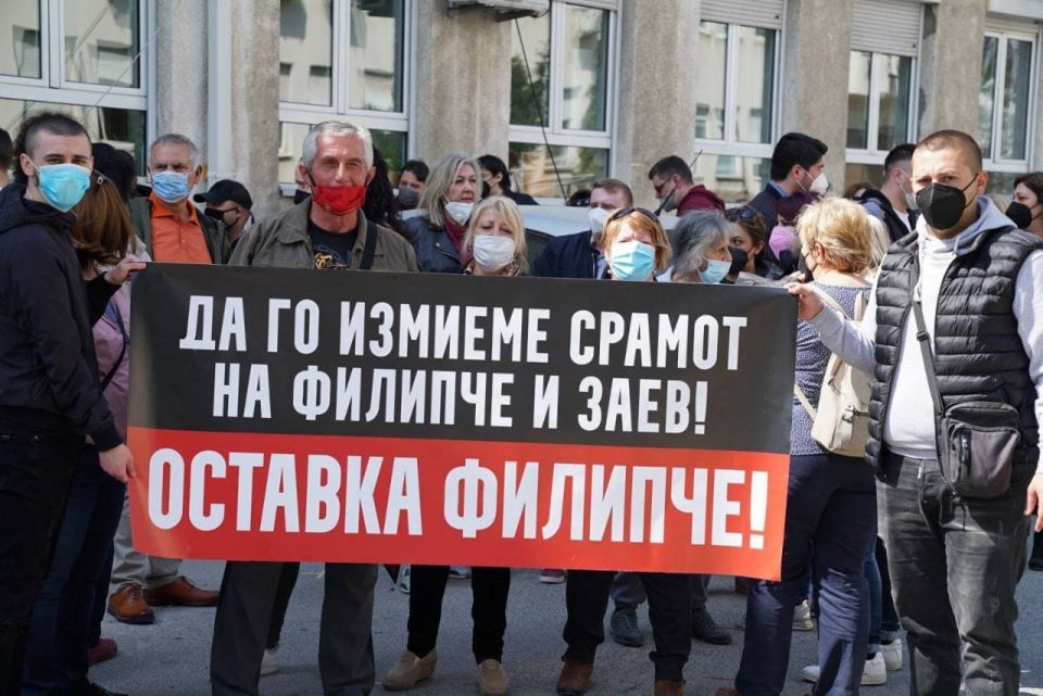 Здравје, а не провизии: ВМРО ДПМНЕ на протест побара оставка од министерот Филипче