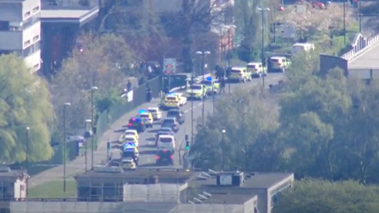 Пукање близу колеџ во Англија, две лица повредени