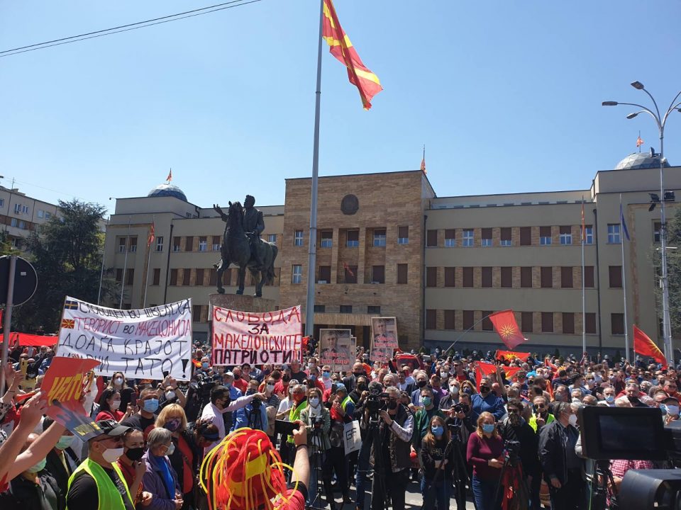 Жива е Македонија: Народот се крена против сите неправди и понижувања од Заев