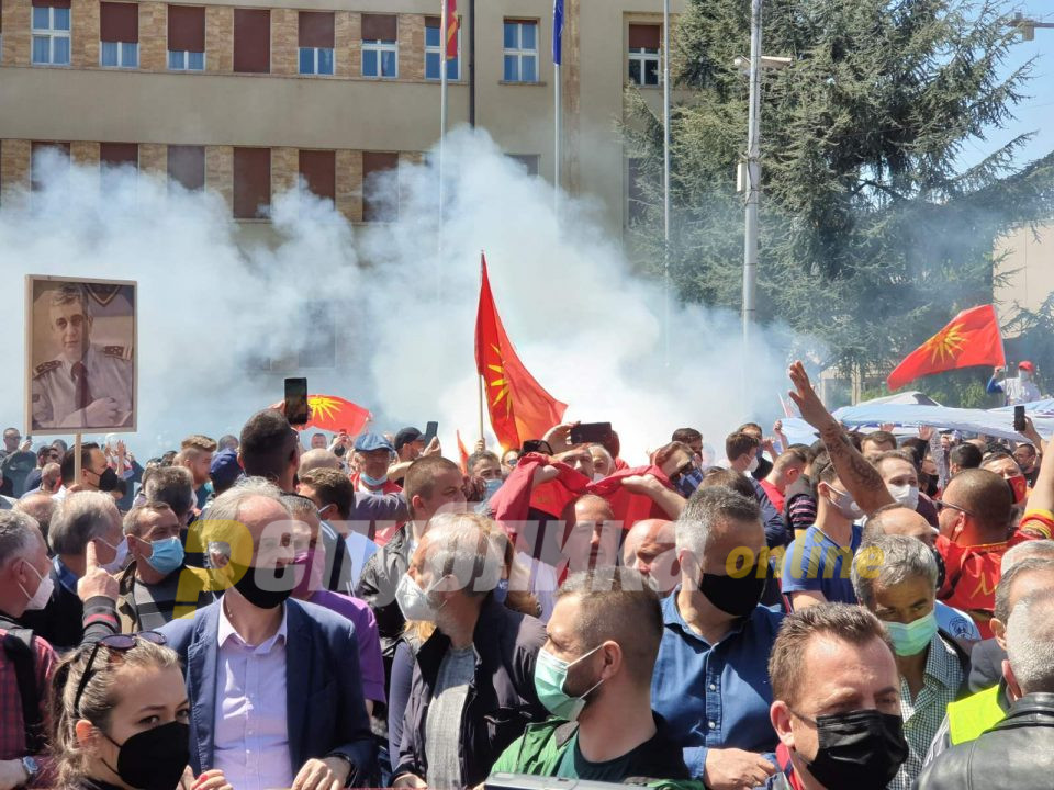 Во народот врие од револт, да ја избркаме што побрзо оваа противмакедонска власт