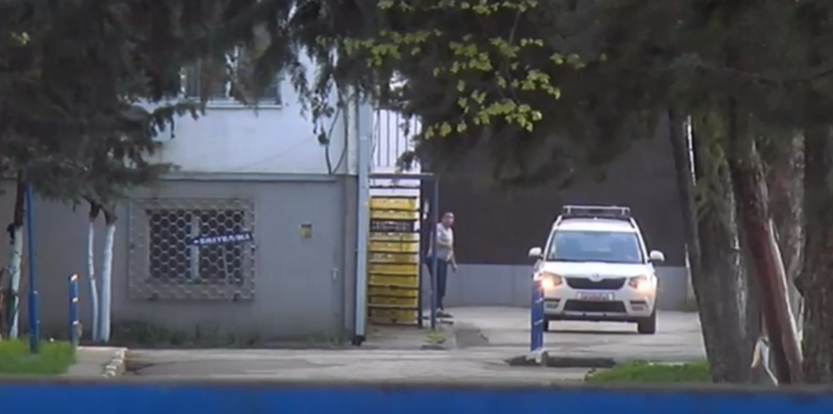 Видео од спроведувањето на Рашковски во затворот во Шуто Оризари